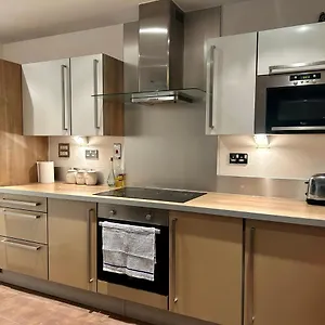 london-skylineviews-2-bed-2-bath-flat-near-canary-wharf.brighton-hotels-england.com/